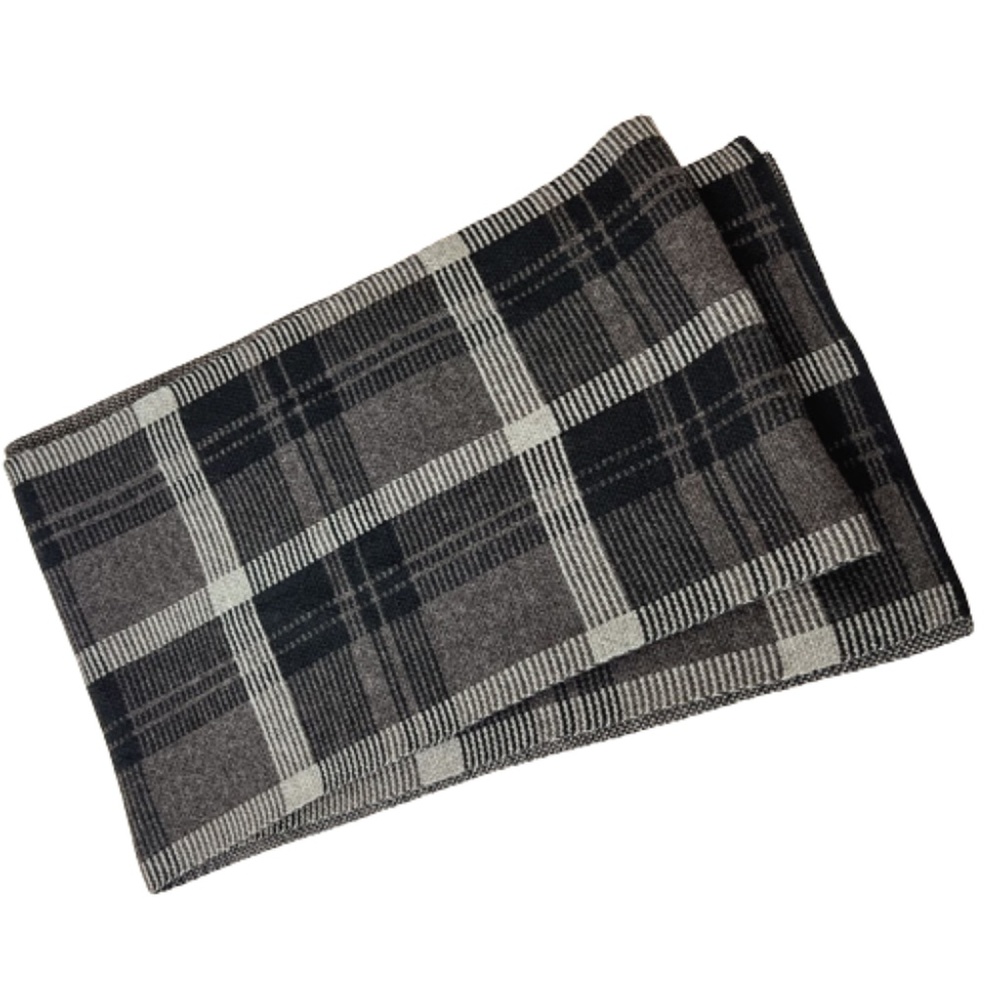 APT. 9 100% Acrylic Scarf Like New!